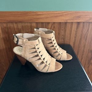 Vince Camuto size 7 yellow/cream colour heels